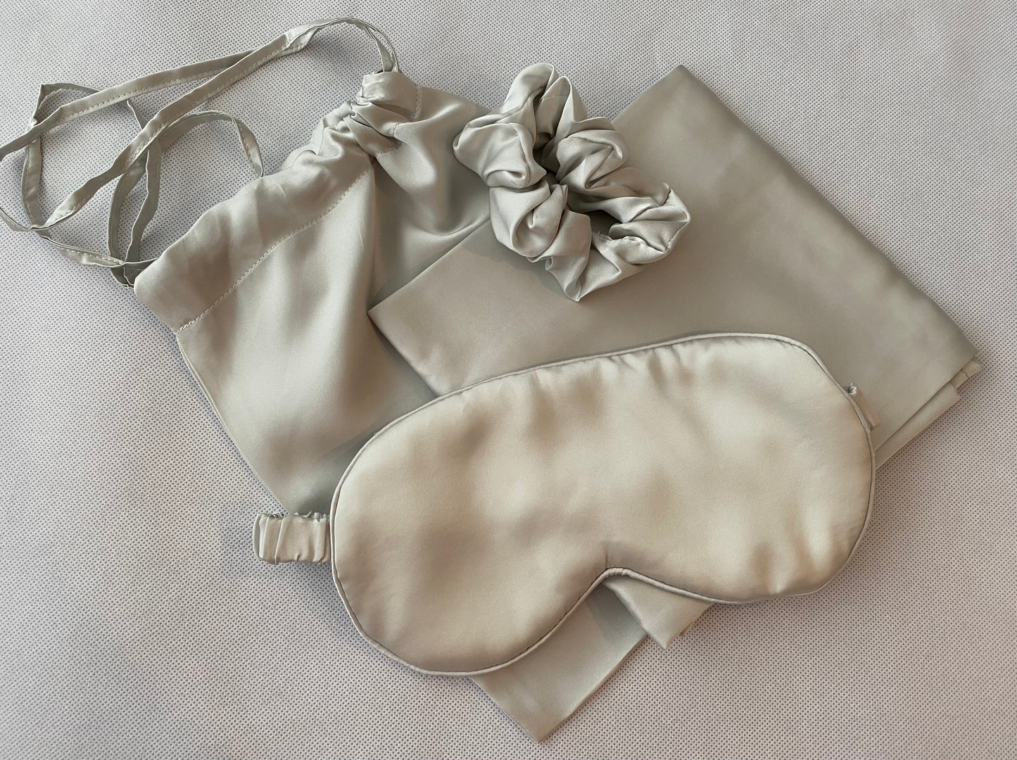 Silk Gift Set - Light Grey